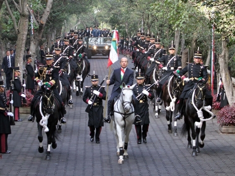 Lic. Felipe Calderón en la Marcha de la Lealtad